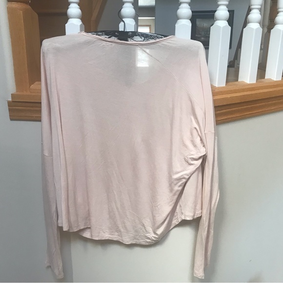 Aritzia Wilfred size medium long sleeve tee! - Picture 2 of 5